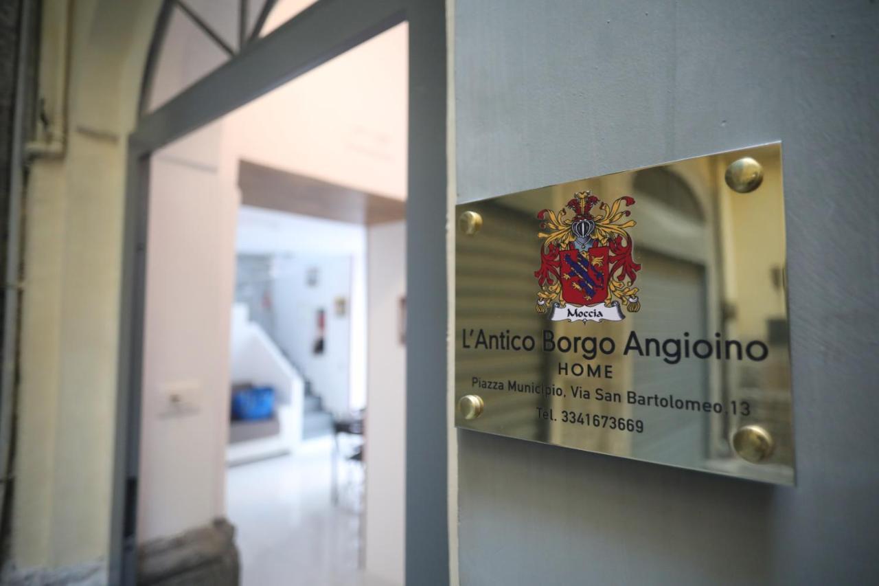 L'antico Borgo Angioino * Napels